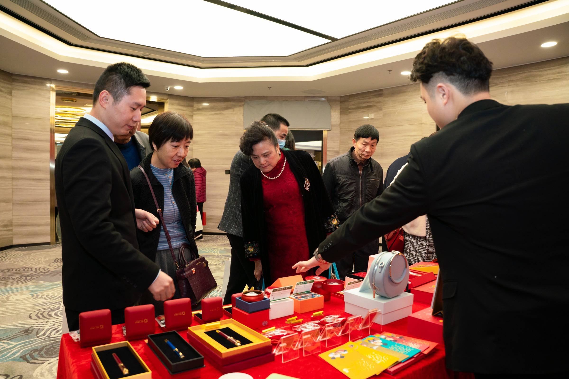 贵金属鉴赏(贵金属品鉴会图片)